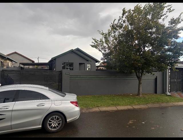 3 BEDROOM PROPERTY TO RENT IN FLEURHOF